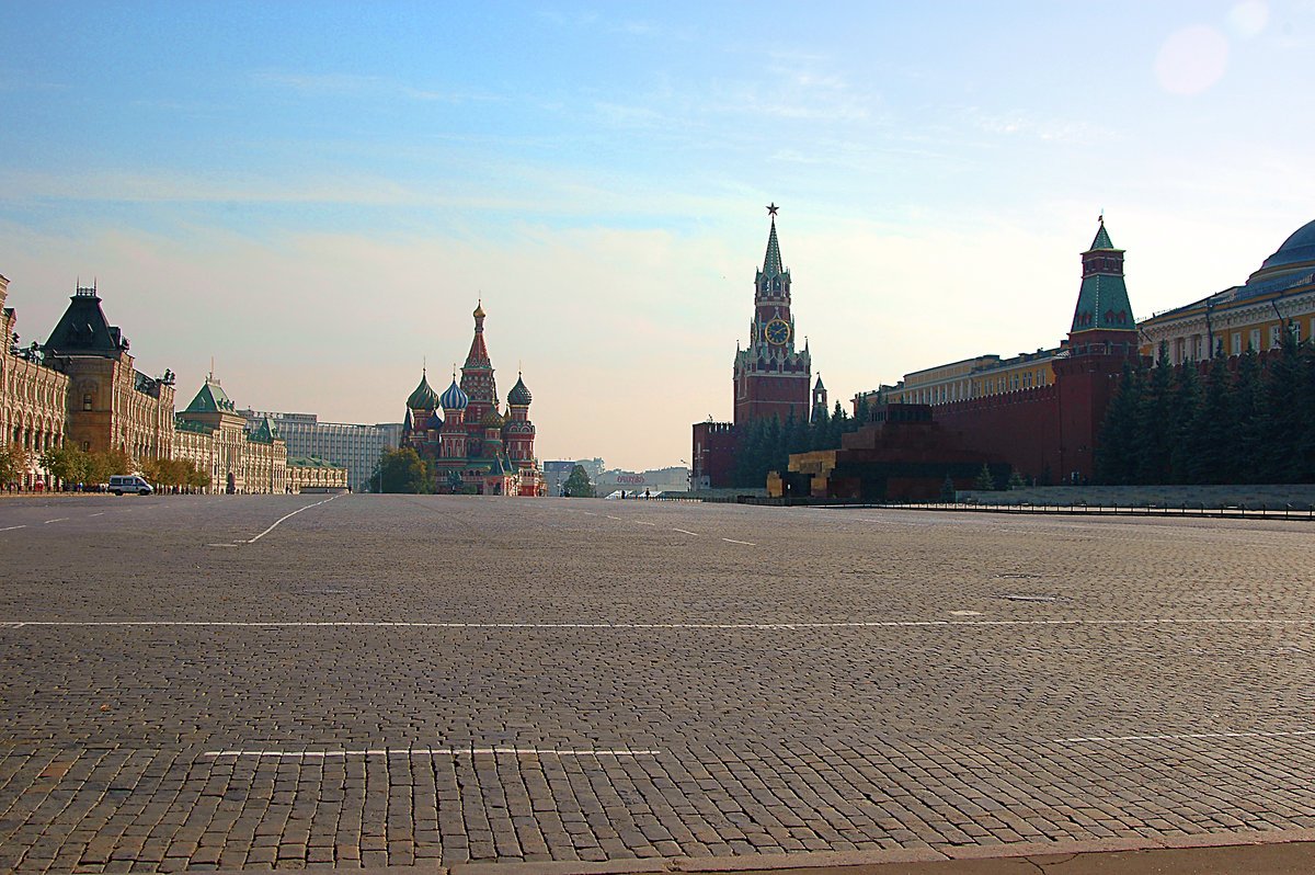 Красная площадь дорога. Красная площадь Москва пустая. Красная площадь Москва без людей. Кремлевская площадь пустая. Площадь в Москве пустач Кремль.