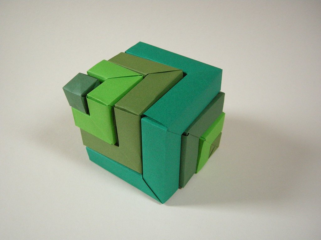Making cubes. Оригами головоломка. Оригами кубик рубик. Оригами коробки куб. Оригами головоломка куб.