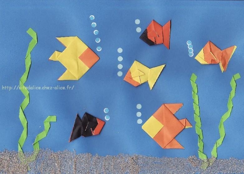 Конструируем природные формы. Конструирование на тему морские обитатели. Оригами подводный мир в старшей группе. Рыбки оригами из бумаги в аквариуме. Аппликация оригами аквариум.