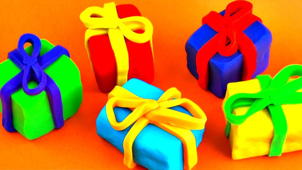 Подарки из пластилина на день рождения. Подарок из пластилина. Лепка новогодние подарки. Пластилиновые коробки для подарков. Лепка подарок другу.