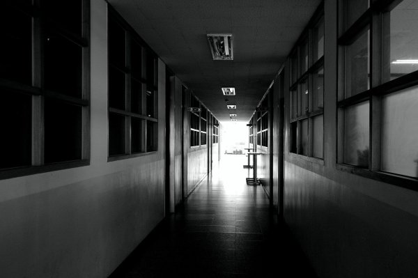 Фон темный коридор школы (44 фото)