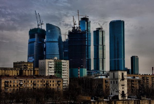 Москва сити на фоне домов (43 фото)