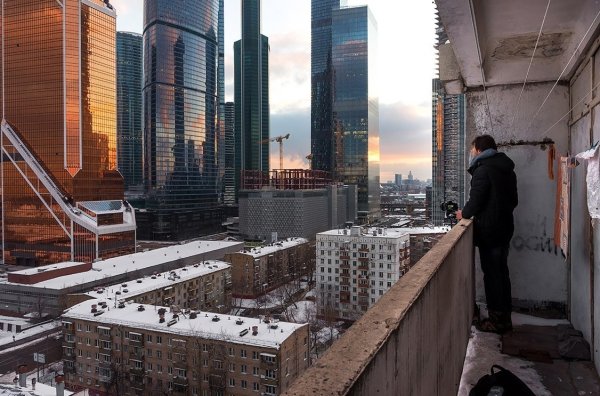 Москва сити на фоне обычных домов (43 фото)