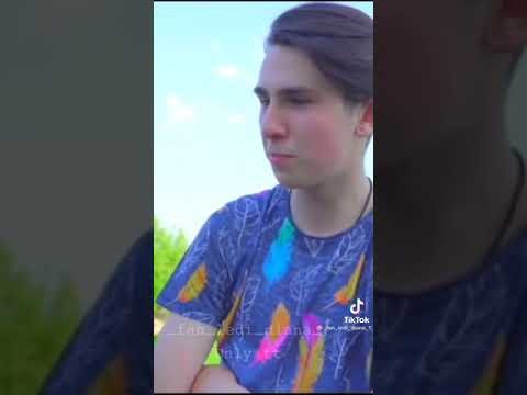 Шапка у леди Дианы с зайкой