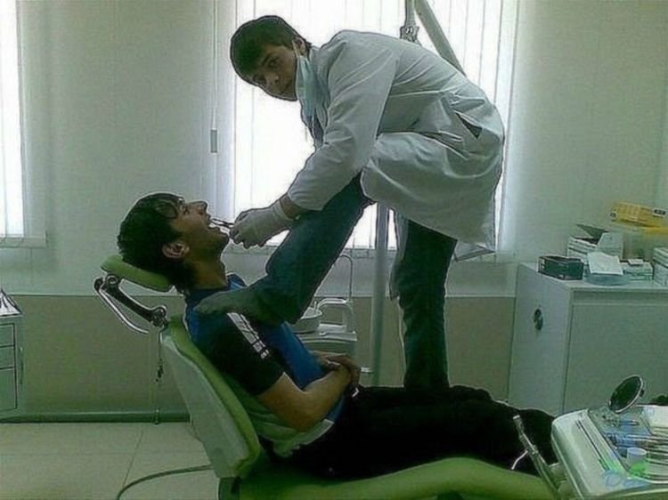 Вырвать спокойно. Приколы про стоматологов. Смешные фото стоматологов.
