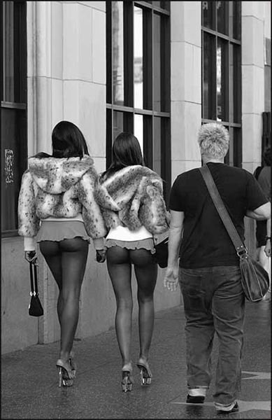 Мини юбка прикол демотиватор