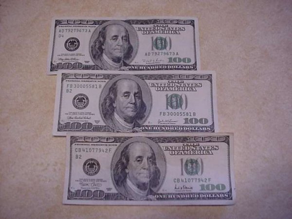 Three hundred Bucks купюра