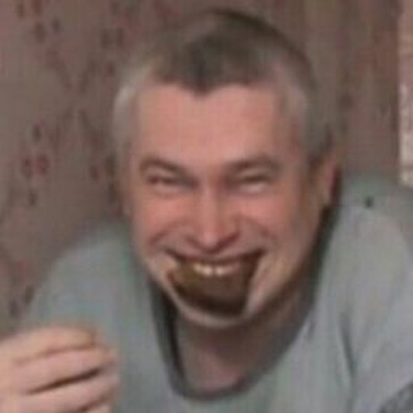 Гена Горин улыбается