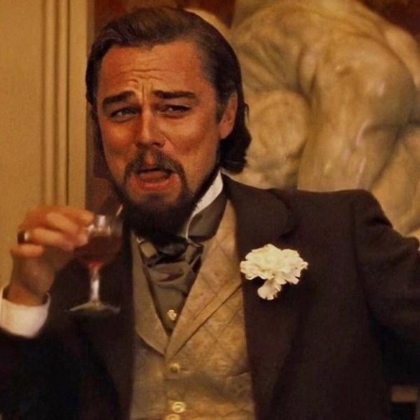 Лео ди Каприо с бокалом