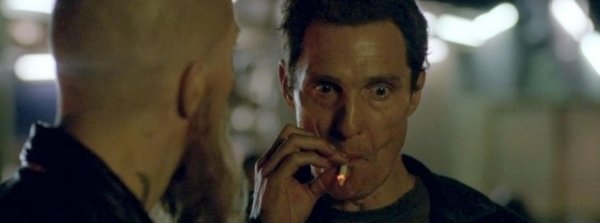 Мэттью Макконахи с сигаретой