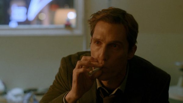 Мэттью Макконахи настоящий детектив курит