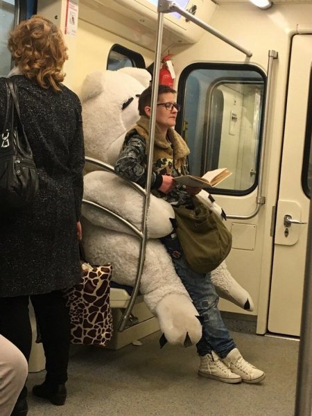 Утро в метро Мем