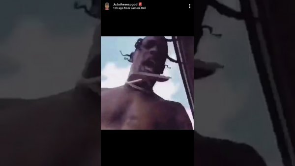 Travis Scott горящий микрофон