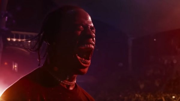 Travis Scott look mom i can Fly