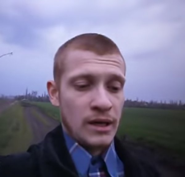 Серж идущий к реке