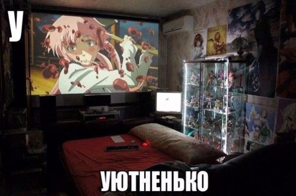 Стол анимешников в комнате реальность