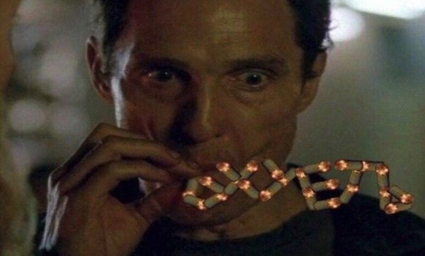 Макконахи курит