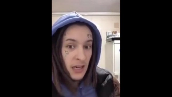 Кизару улыбается 2020