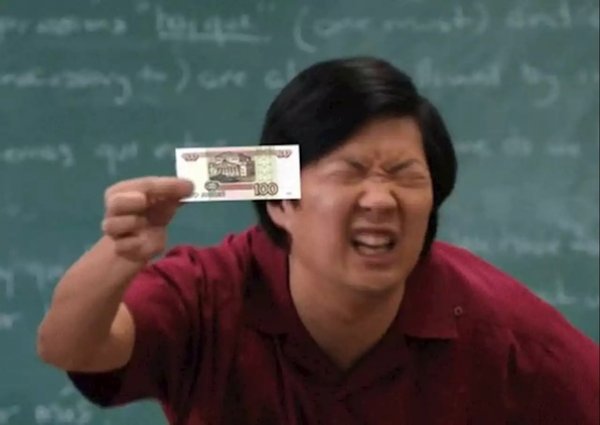 Джеки Чан щурится