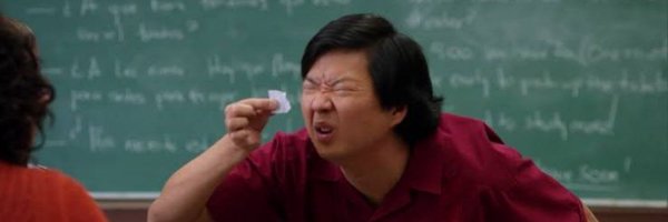 Кен Джонг щурится