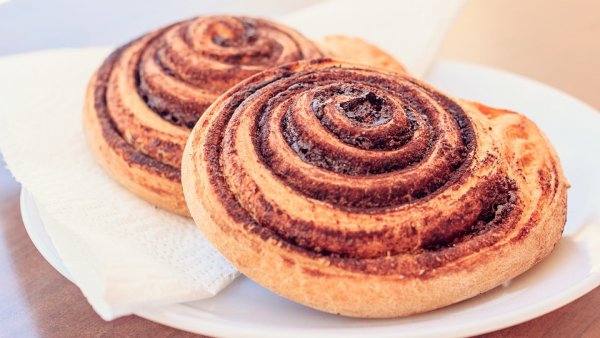 Булочка с корицей девушка