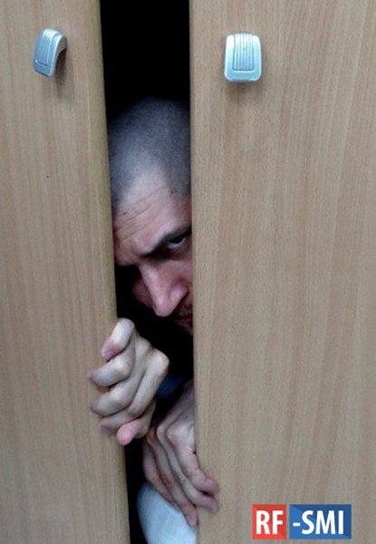 Человек шкаф