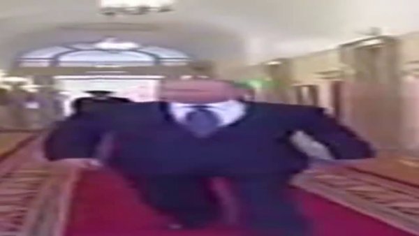 Широкий Путин идет