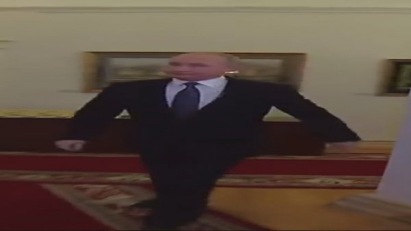 Широкий Путин идет