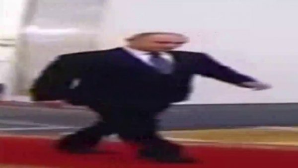Мем про идущего Путина