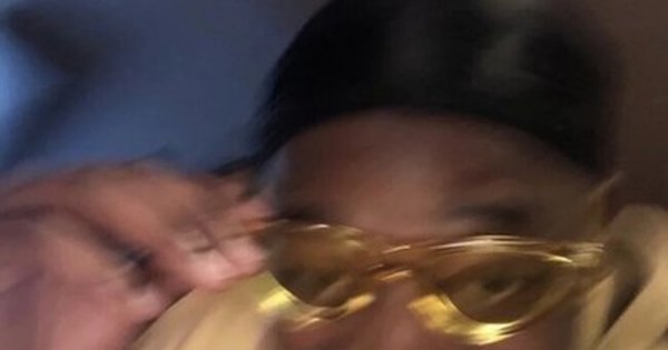 Нигер в золотых очках