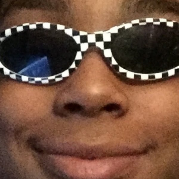 Смешной негр в очках