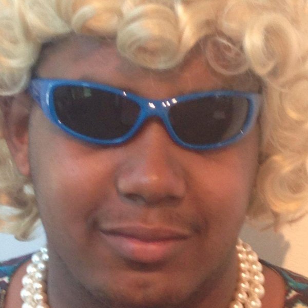 Афроамериканец в очках