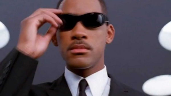 Негр с очками