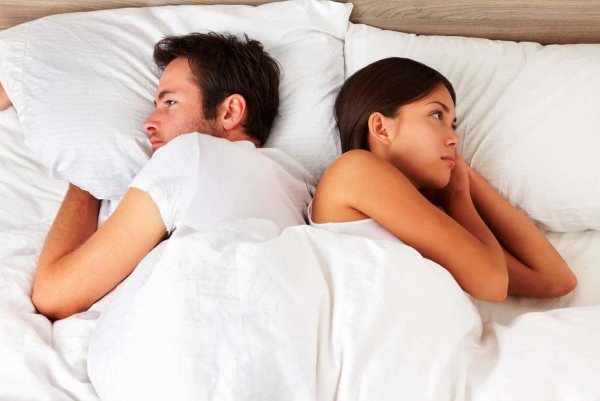 Молодые люди в постели