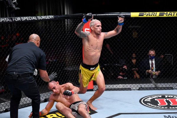 UFC бой Чендлер Оливейра