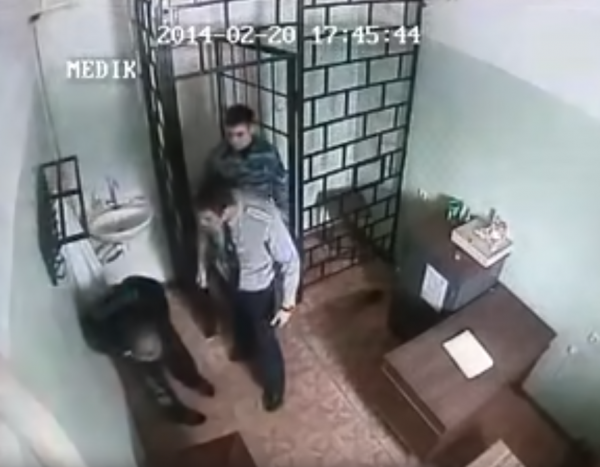 Лесли Нильсен тюрьма меняет людей