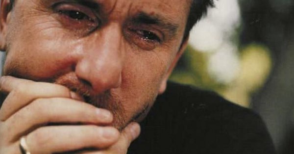 Тим рот плачет