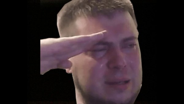 Мем отдает честь со слезами