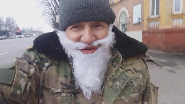 Дед из шишки