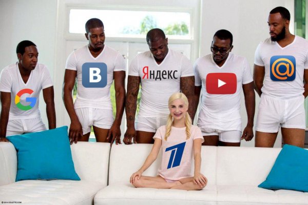 Блондинка в окружении негров