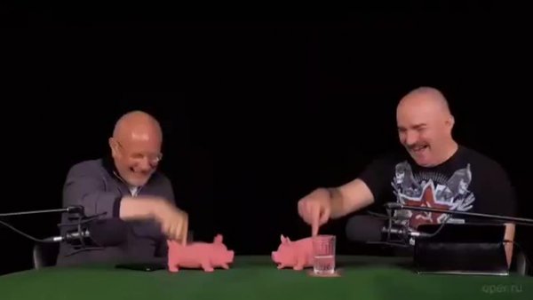 Гоблин и Клим Жуков со свиньями