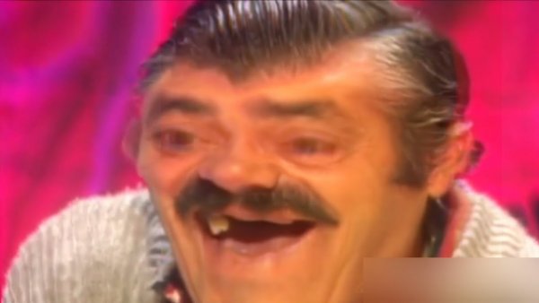 Мужик смеется