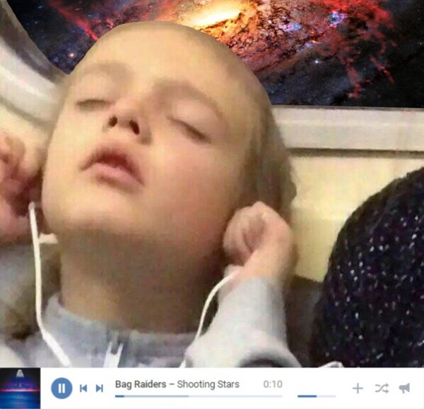 Пуговка в наушниках Мем