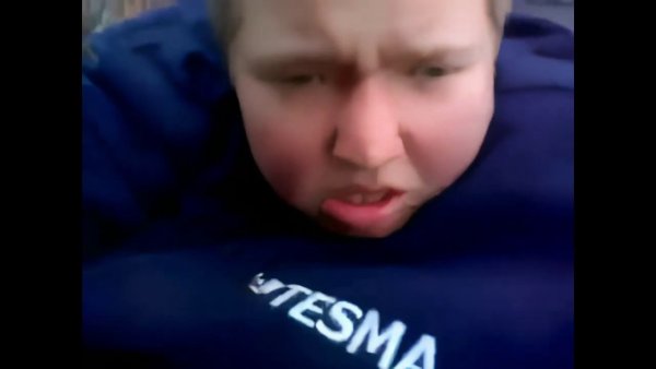 Денчик слазит небоскреб