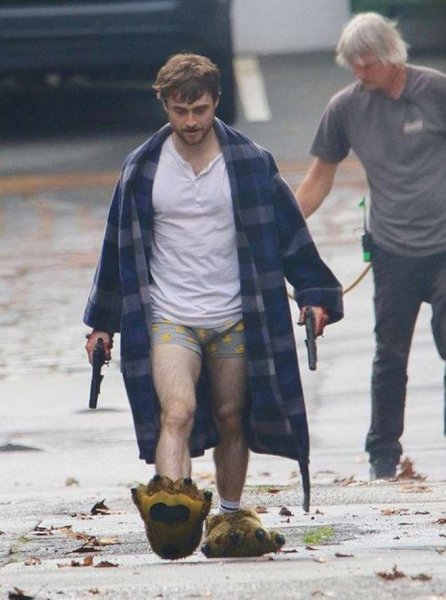 Дэниел Рэдклифф пушки Акимбо