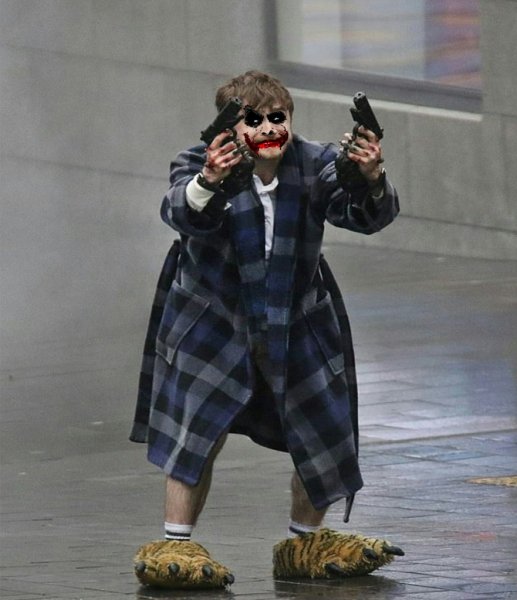 Дэниел Рэдклифф пушки Акимбо