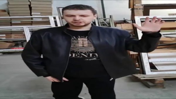 ПАПИЧ зигует