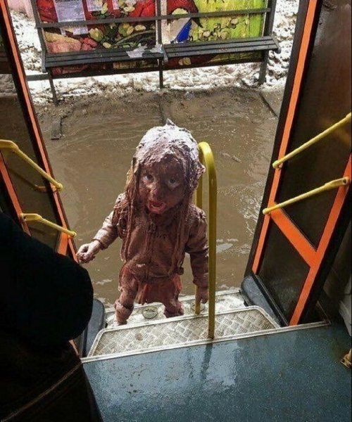 Мальчик в луже
