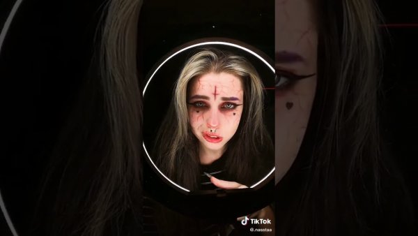 Плачущая девушка Мем