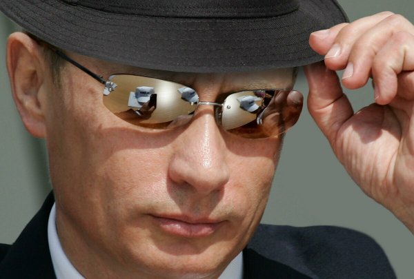 Путин в солнцезащитных очках